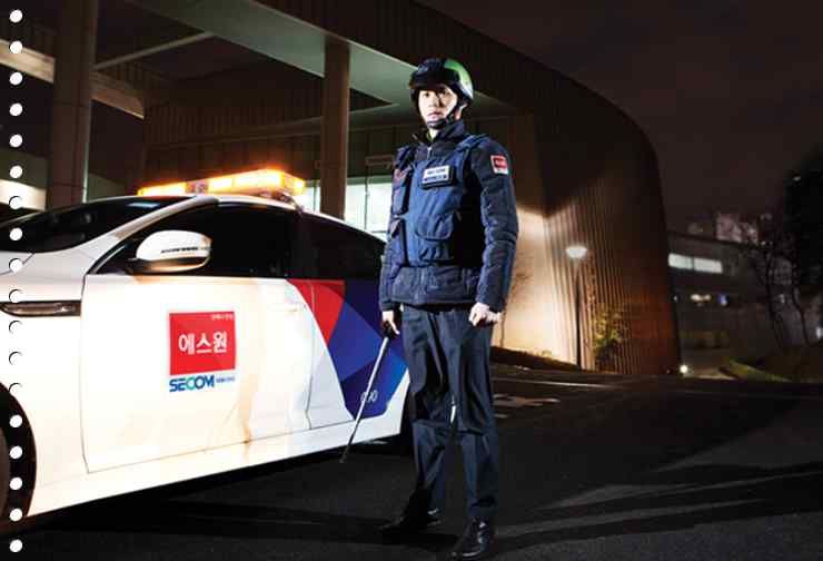 에스원 출동 차량과 보안 요원